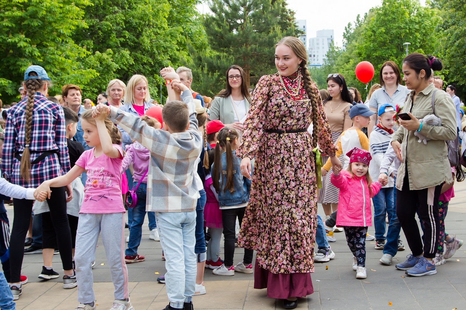 Отрадное детский. Детские парки на улице. Яркие дети Отрадное. День защиты детей мероприятия на ул Трофимова 10. Всемирный день мороженого 2023.