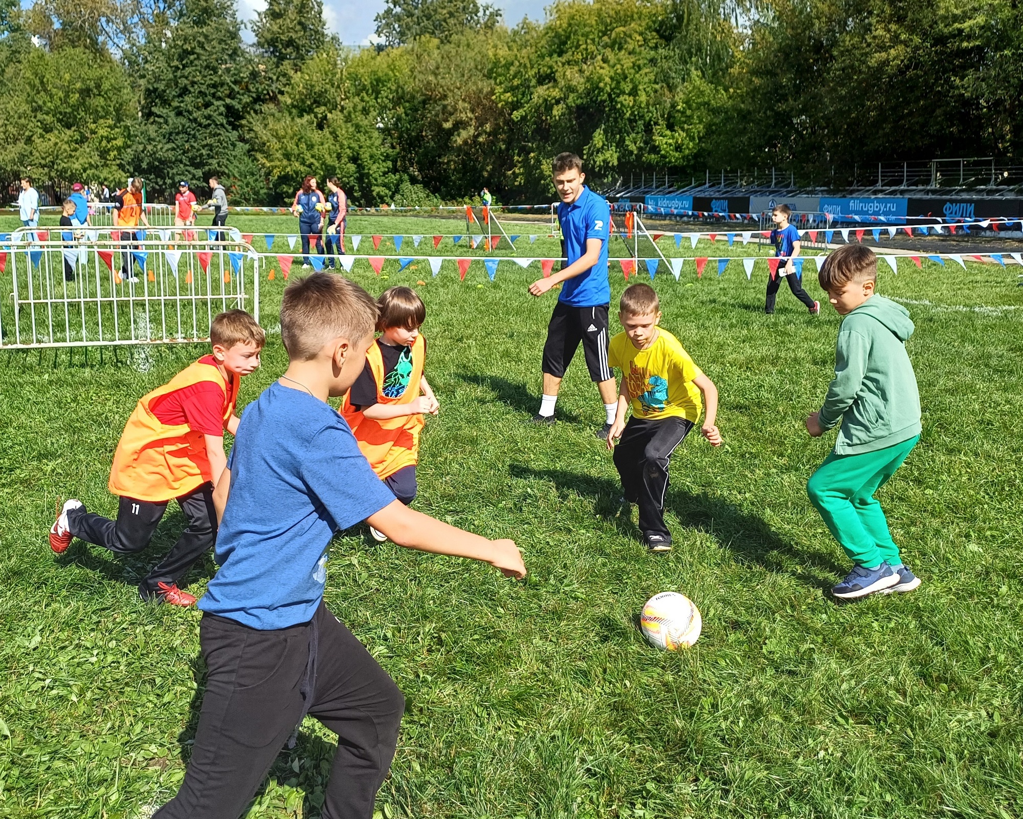 Спортивные мероприятия в парке. Спортивный праздник в лесопарке. Семейные спортивные конкурсы в Залегоще. Семейные спортивные конкурсы в Залегоще 2024 год.